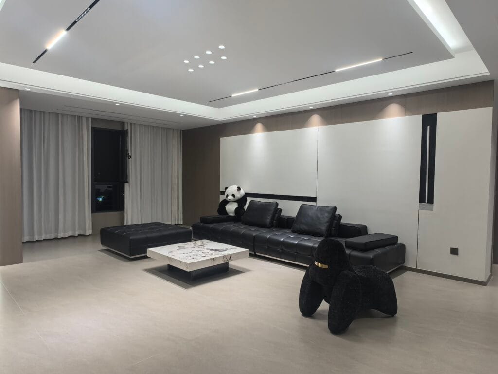 Image #1 from Desroches