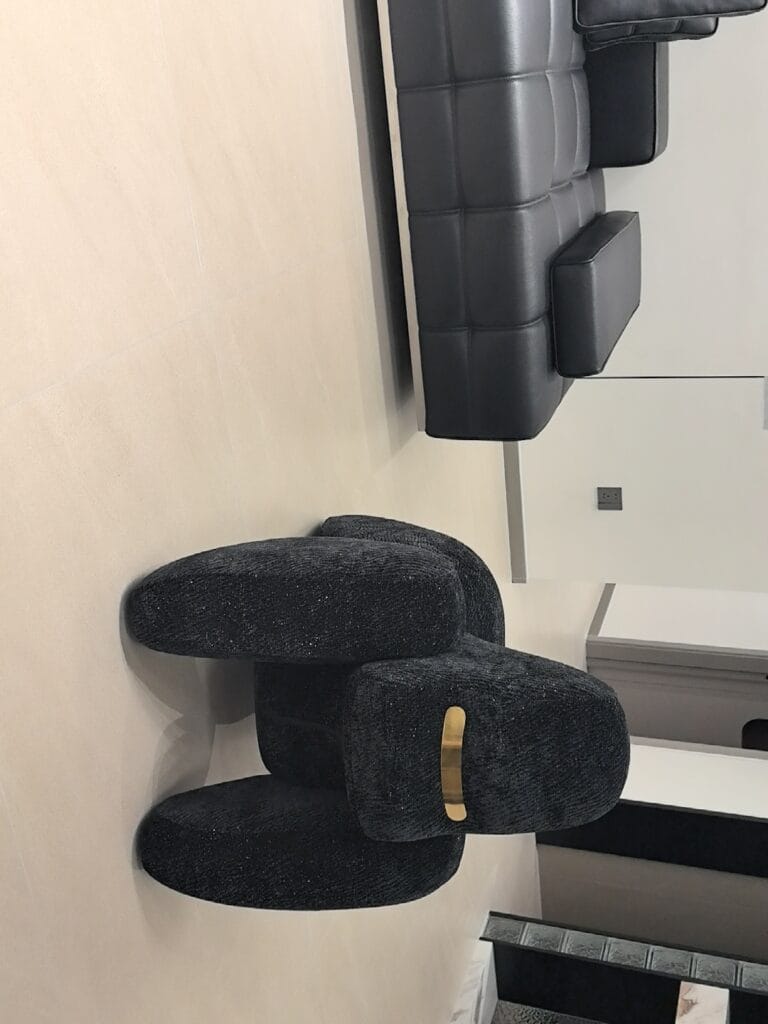 Image #5 from Desroches