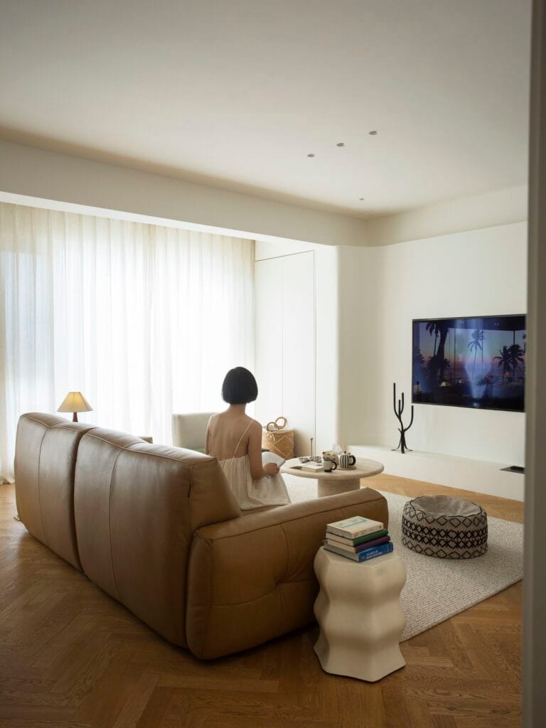 Image #5 from Sylvie